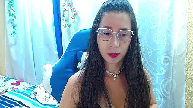 Snapshot of Gia_leinn chatting on 11-18-25, 08:02 Gia leinn online show from 11-18-25, 08:02