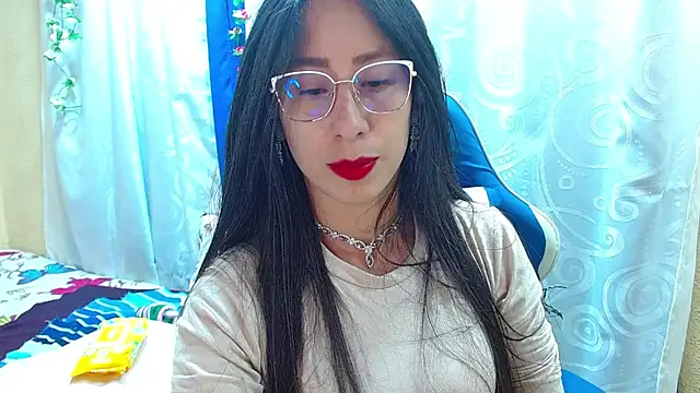 Snapshot of Gia_leinn chatting on 11-22-25, 12:42 Gia leinn online show from 11-22-25, 12:42