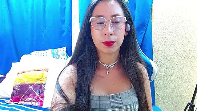 Snapshot of Gia_leinn chatting on 06-18-26, 09:19 Gia leinn online show from 06-18-26, 09:19