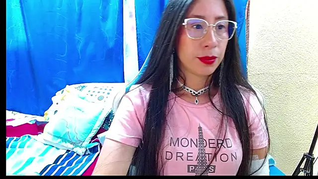Snapshot of Gia_leinn chatting on 06-22-26, 04:37 Gia leinn online show from 06-22-26, 04:37