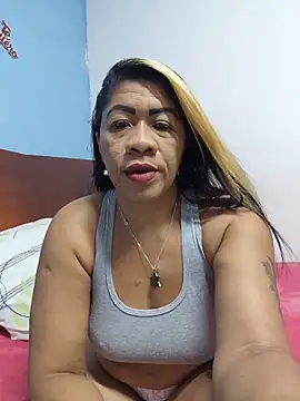 Snapshot of Tocameamor chatting on 05-28-26, 01:36 Tocameamor online show from 05-28-26, 01:36