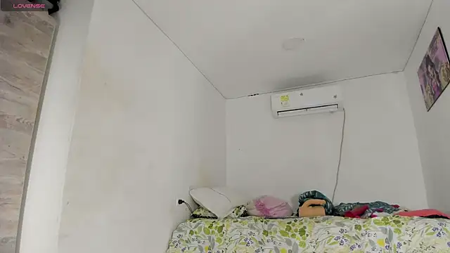 flor herrera01 online show from 09-19-25, 05:09