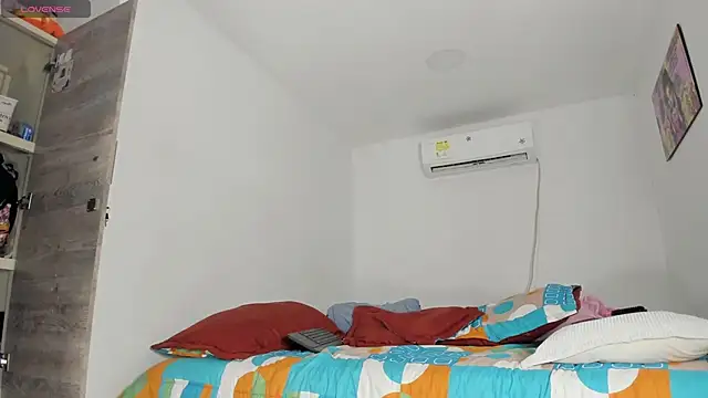 flor herrera01 online show from 11-26-25, 06:03