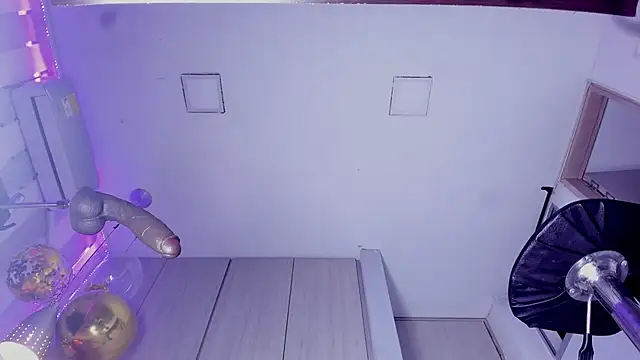 ValentinoMoreti online show from 12-17-25, 05:35