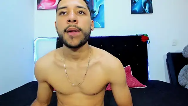 Snapshot of MarcusRosse chatting on 12-19-25, 04:14 MarcusRosse online show from 12-19-25, 04:14