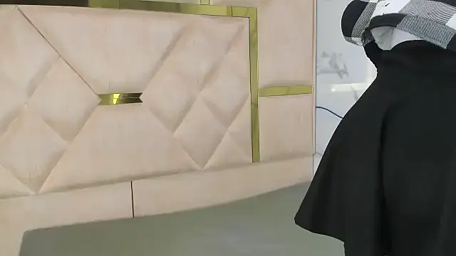 Kendall 6669 online show from 10-28-25, 01:03