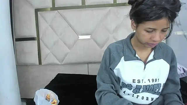 Snapshot of Kendall_6669 chatting on 01-06-26, 03:38 Kendall 6669 online show from 01-06-26, 03:38