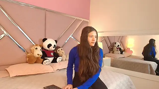 Snapshot of Emilybennett_ chatting on 03-14-25, 07:34 Emilybennett online show from 03-14-25, 07:34