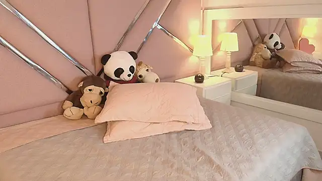 Snapshot of Emilybennett_ chatting on 03-15-25, 11:50 Emilybennett online show from 03-15-25, 11:50