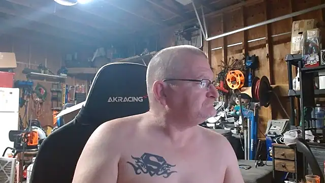 Randomoldguy615 online show from 03-07-26, 04:42