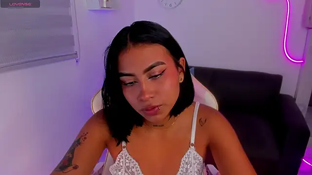 Ivyy Moon  online show from 09-11-25, 02:11