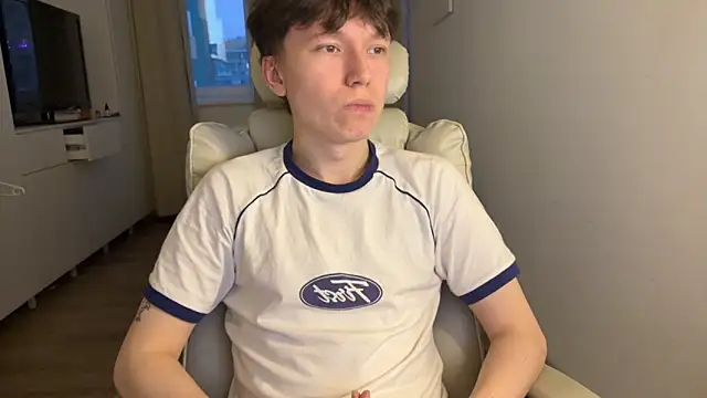 Snapshot of tommy_colson chatting on 10-25-25, 02:35 tommy colson online show from 10-25-25, 02:35