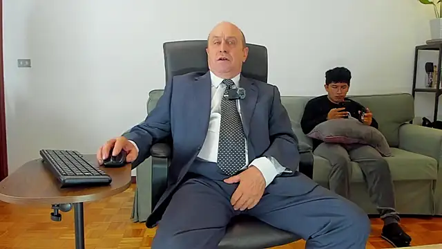 Snapshot of masterboy50 chatting on 10-16-25, 06:42 masterboy50 online show from 10-16-25, 06:42