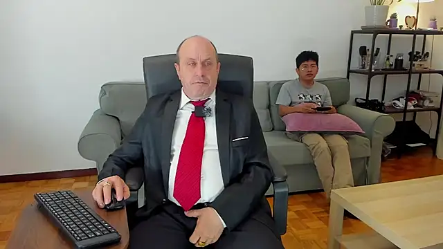 Snapshot of masterboy50 chatting on 10-18-25, 07:14 masterboy50 online show from 10-18-25, 07:14