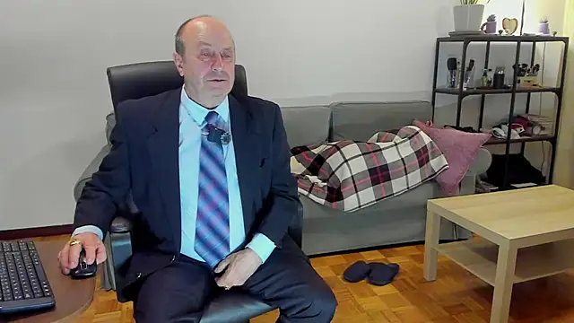 Snapshot of masterboy50 chatting on 10-19-25, 01:23 masterboy50 online show from 10-19-25, 01:23