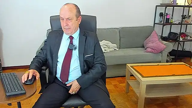 Snapshot of masterboy50 chatting on 10-26-25, 04:24 masterboy50 online show from 10-26-25, 04:24