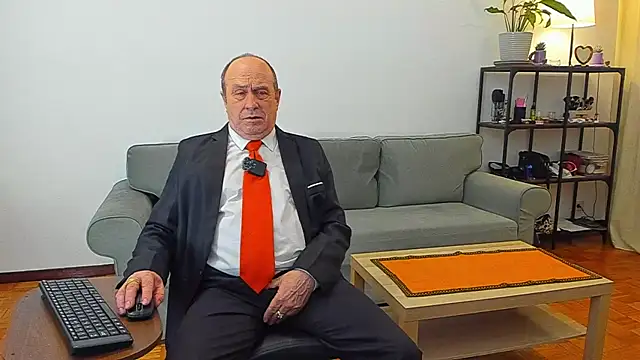 Snapshot of masterboy50 chatting on 11-01-25, 03:58 masterboy50 online show from 11-01-25, 03:58