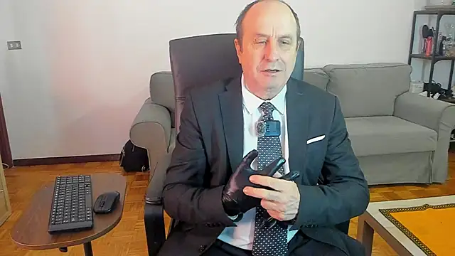 Snapshot of masterboy50 chatting on 11-27-25, 07:27 masterboy50 online show from 11-27-25, 07:27