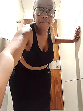 Snapshot of xyz089 chatting on 03-10-25, 04:35 xyz089 online show from 03-10-25, 04:35