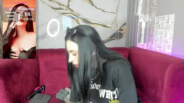 Bella williamss  online show from 12-04-25, 07:44