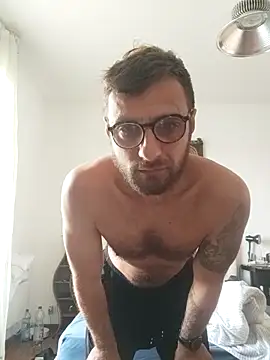 Snapshot of sebik122 chatting on 10-05-25, 06:34 sebik122 online show from 10-05-25, 06:34