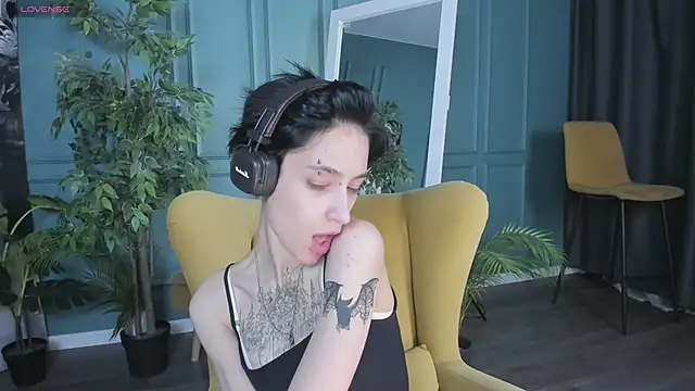 Snapshot of lisbatsyy chatting on 03-09-25, 03:54 lisbatsyy online show from 03-09-25, 03:54