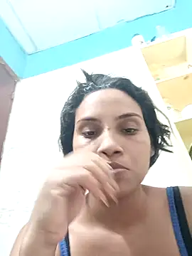 Snapshot of Laurabutt chatting on 10-14-25, 02:23 Laurabutt online show from 10-14-25, 02:23
