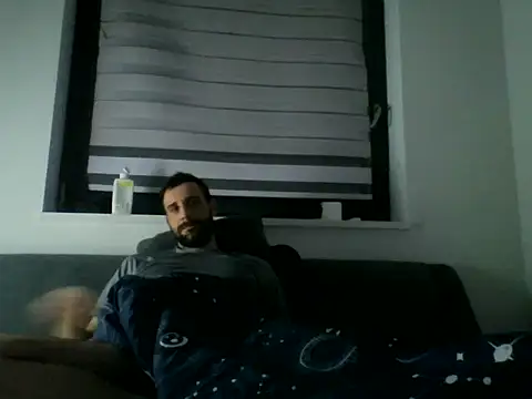 Snapshot of gryzoon chatting on 12-17-25, 02:50 gryzoon online show from 12-17-25, 02:50