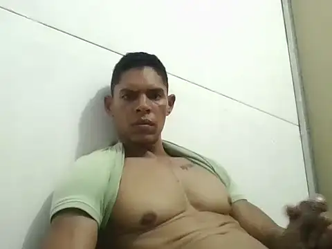 Snapshot of LatinoXXl23cm chatting on 10-30-25, 06:41 LatinoXXl23cm online show from 10-30-25, 06:41