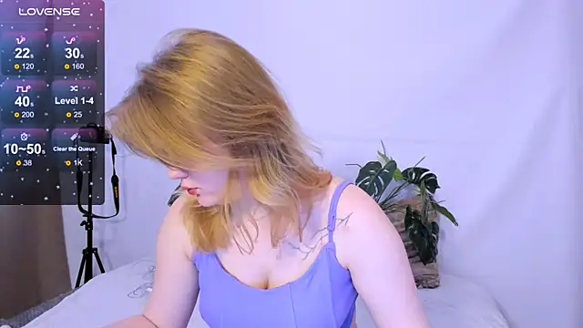 LaseyMoon online show from 03-08-25, 04:23