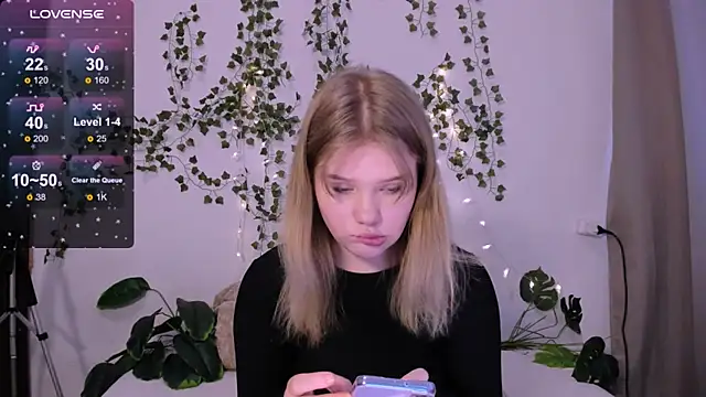 LaseyMoon online show from 03-19-25, 04:25