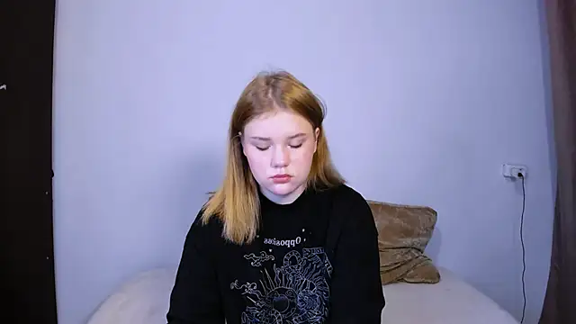 LaseyMoon online show from 09-29-25, 11:26