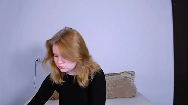 LaseyMoon online show from 10-18-25, 10:32