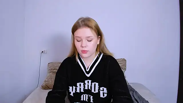 LaseyMoon online show from 10-22-25, 10:31