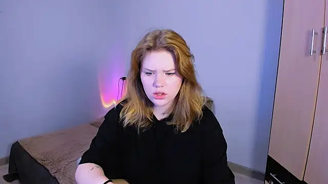 LaseyMoon online show from 11-08-25, 01:39