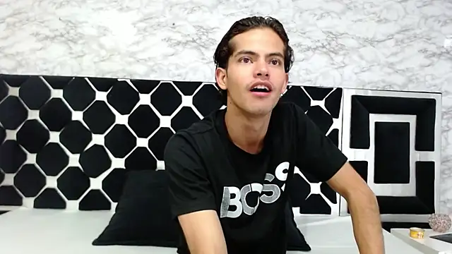 Snapshot of Maximoherrera_16 chatting on 02-28-25, 03:59 Maximoherrera 16 online show from 02-28-25, 03:59