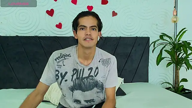 Snapshot of Maximoherrera_16 chatting on 03-05-25, 03:40 Maximoherrera 16 online show from 03-05-25, 03:40