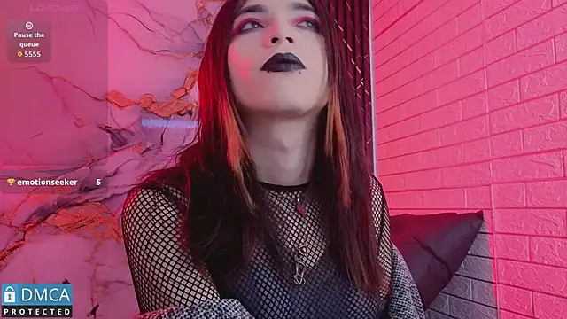Snapshot of MaeveKuro chatting on 06-12-26, 03:27 MaeveKuro online show from 06-12-26, 03:27