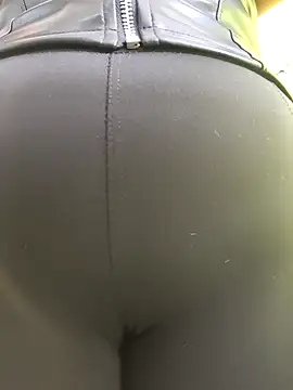 Snapshot of roxanasexy2025 chatting on 03-19-26, 04:00 roxanasexy2025 online show from 03-19-26, 04:00