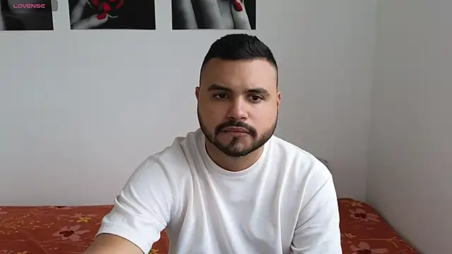 Snapshot of khalidferrer chatting on 03-05-25, 12:22 khalidferrer online show from 03-05-25, 12:22