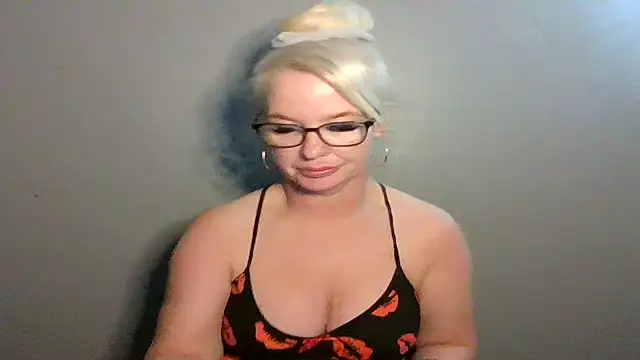 Snapshot of Blonde-Grace chatting on 02-08-26, 02:59 Blonde-Grace online show from 02-08-26, 02:59