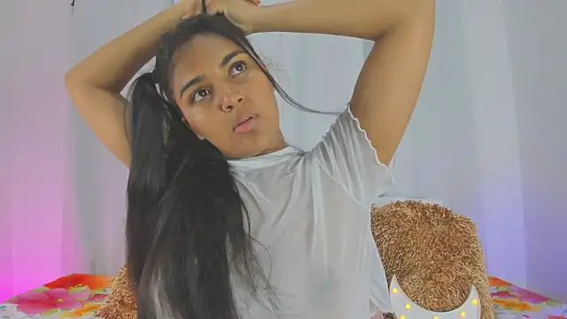 Snapshot of Melodymoore_ chatting on 06-19-26, 11:30 Melodymoore online show from 06-19-26, 11:30
