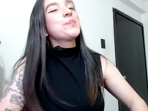 Snapshot of melii_lopezxo chatting on 12-21-25, 08:32 melii lopezxo online show from 12-21-25, 08:32