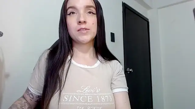 Snapshot of melii_lopezxo chatting on 12-22-25, 02:41 melii lopezxo online show from 12-22-25, 02:41