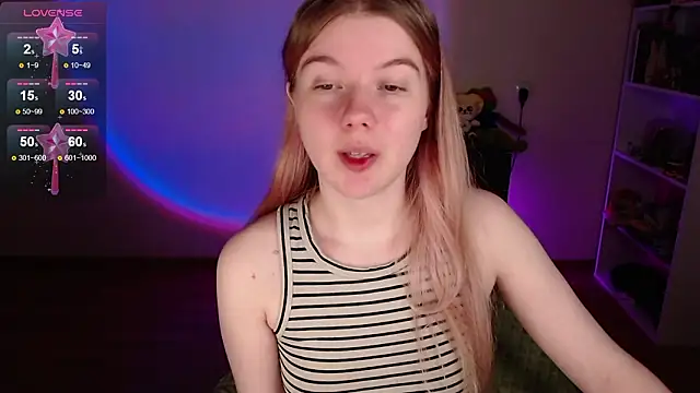 Strawberry juli online show from 03-12-26, 02:39