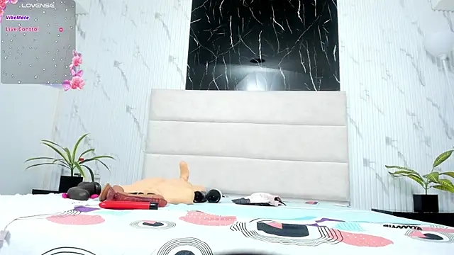 ZoeeG online show from 03-15-25, 03:18