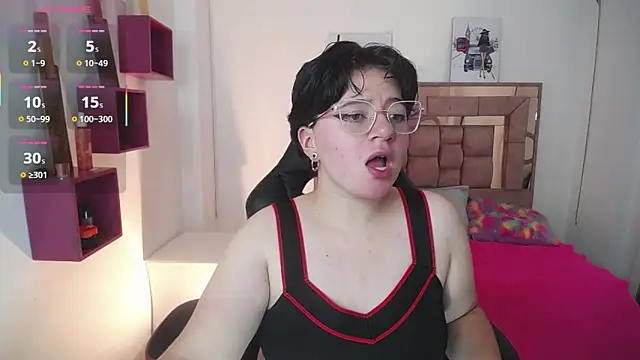 Snapshot of safyka chatting on 10-25-25, 02:41 safyka online show from 10-25-25, 02:41