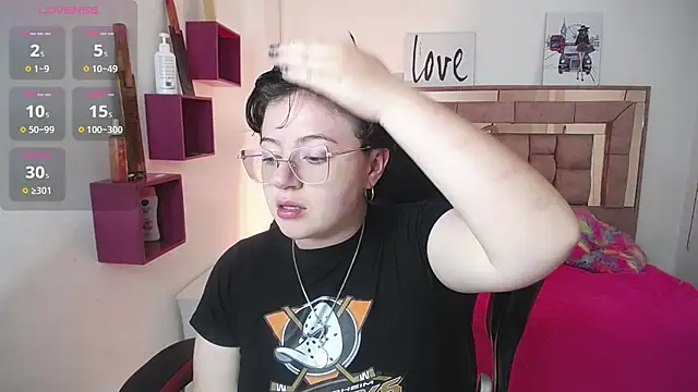 Snapshot of safyka chatting on 11-05-25, 01:38 safyka online show from 11-05-25, 01:38