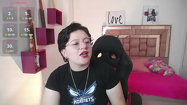 Snapshot of safyka chatting on 11-06-25, 03:07 safyka online show from 11-06-25, 03:07