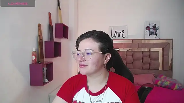 Snapshot of safyka chatting on 11-07-25, 03:17 safyka online show from 11-07-25, 03:17
